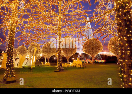 Weihnachtsdekorationen und -Lichter im Opryland Hotel, Nashville, Tennessee, USA Stockfoto