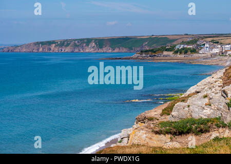 Rückblick auf Porthleven Strandpromenade von oben Porthleven Sands, Cornwall, UK. Stockfoto