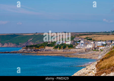 Rückblick auf Porthleven Strandpromenade von oben Porthleven Sands, Cornwall, UK. Stockfoto