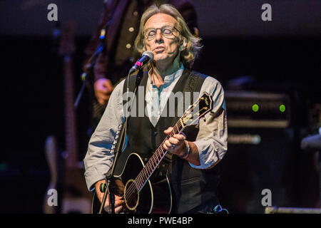 Mailand Italien. 15. Oktober 2018. Die Englische/Amerikanische band Amerika führt live auf der Bühne des Teatro Dal Verme während der "European Tour 2018": Rodolfo Sassano/Alamy leben Nachrichten Stockfoto