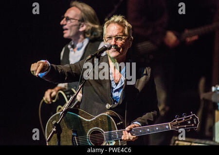 Mailand Italien. 15. Oktober 2018. Die Englische/Amerikanische band Amerika führt live auf der Bühne des Teatro Dal Verme während der "European Tour 2018": Rodolfo Sassano/Alamy leben Nachrichten Stockfoto