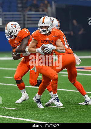 Oktober 13, 2018, San Antonio, TX... UTSA Roadrunner Empfänger, Blaze Moorhead (19), während der NCAA Football Spiel zwischen der Universität von Texas in San Antonio Roadrunners und der Louisiana Tech Bulldoggen, in San Antonio, TX. (Absolut komplette Fotograf & Company Credit: Joseph Calomeni/MarinMedia.org/Cal Sport Media) Stockfoto