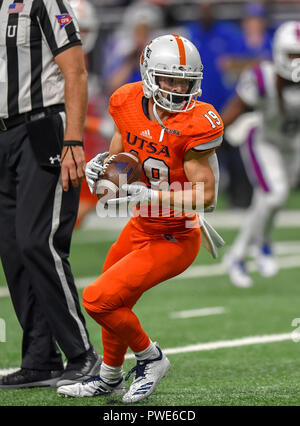 Oktober 13, 2018, San Antonio, TX... UTSA Roadrunner Empfänger, Blaze Moorhead (19), während der NCAA Football Spiel zwischen der Universität von Texas in San Antonio Roadrunners und der Louisiana Tech Bulldoggen, in San Antonio, TX. (Absolut komplette Fotograf & Company Credit: Joseph Calomeni/MarinMedia.org/Cal Sport Media) Stockfoto