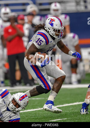 San Antonio, TX, USA. 13 Okt, 2018. Louisiana Tech Bulldog Player, kam McKnight (15), während der NCAA Football Spiel zwischen der Universität von Texas in San Antonio Roadrunners und der Louisiana Tech Bulldoggen, in San Antonio, TX. (Absolut komplette Fotograf & Company Credit: Joseph Calomeni/MarinMedia.org/Cal Sport Media) Credit: Csm/Alamy leben Nachrichten Stockfoto