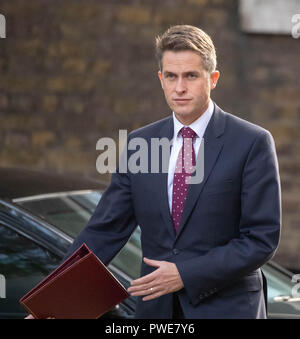 London, 16. Oktober 2018, Gavin Williamson CBE MP PC, Verteidigungsminister,, kommt für eine entscheidende Brexit Kabinettssitzung am 10 Downing Street, London Credit Ian Davidson/Alamy leben Nachrichten Stockfoto