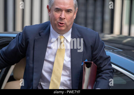 London, 16. Oktober 2018, Geoffrey Cox QC MP Rechtsanwalt Allgemeine, kommt für eine entscheidende Brexit Kabinettssitzung am 10 Downing Street, London Credit Ian Davidson/Alamy leben Nachrichten Stockfoto