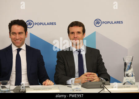 Madrid 16 Okt 2018 Generalsekretär, TEODORO GARCIA und Präsident, PABLO MARADO. Der Präsident der Partido Popular, Pablo Casado leitet die Versammlung des nationalen Exekutivausschusses im nationalen Hauptquartier der PP am 16.Oktober 2018 in Madrid, Spanien Stockfoto