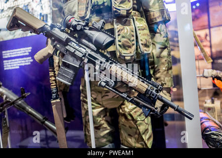 Die Ideen, die der Sicherheit und der Geheimhaltung durch die Linse der Special Forces ist die erste große Ausstellung im National Army Museum in London, seit der Wiedereröffnung im März 2017. Eine breite Palette von Objekten zusammen zum ersten Mal gebracht wurde, vom Kompass, dass Paddy Mayne von einem Feind Flugzeug Cockpit entrissen, um eine komplette SAS-Counter Terrorist Kit von 2007. Die Ausstellung ist eine gute Gelegenheit, um zu verstehen, was die Elite Regimenter sind, die Ausbildung und die erforderlichen Kompetenzen und Beispiele aus Betrieben um die Welt in den letzten 70 Jahren. 12 Okt, 2018. Credit: Velaren Grant/ZUMA Draht/Alamy leben Nachrichten Stockfoto