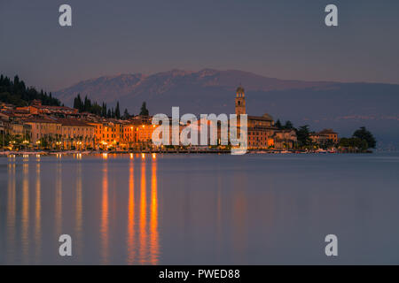 Salò ist eine Stadt und Comune in der Provinz Brescia in der Lombardei (Italien) am Ufer des Gardasees. Stockfoto