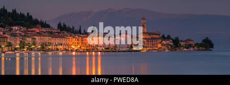 Salò ist eine Stadt und Comune in der Provinz Brescia in der Lombardei (Italien) am Ufer des Gardasees. Stockfoto