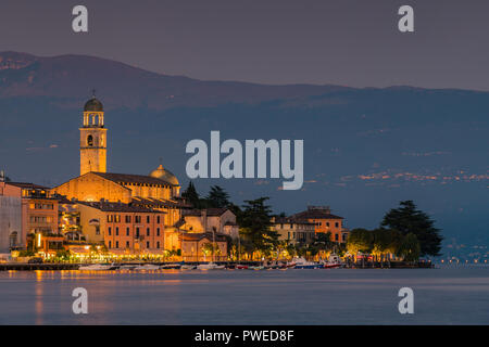 Salò ist eine Stadt und Comune in der Provinz Brescia in der Lombardei (Italien) am Ufer des Gardasees. Stockfoto