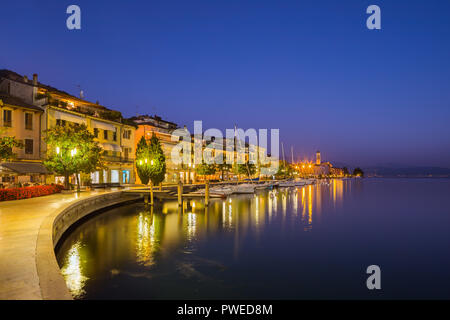 Salò ist eine Stadt und Comune in der Provinz Brescia in der Lombardei (Italien) am Ufer des Gardasees. Stockfoto