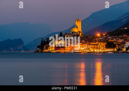 Malcesine ist eine Gemeinde (Gemeinde) am östlichen Ufer des Gardasees in der Provinz Verona in der italienischen Region Venetien. Stockfoto