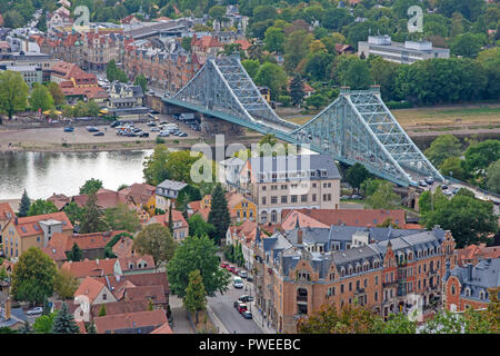 DRESDEN, Deutschland - 21. August: Luftaufnahme über Dresden, BRONCHIAL am 21. August 2018. Blick von Loschwitz auf die berühmte Brücke "Blaues Wunder (Blu Stockfoto