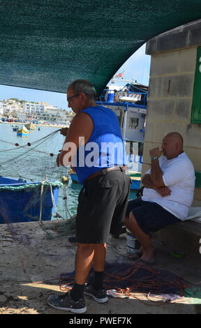 Marsaxlokk fischer Sortierung Netze Stockfoto