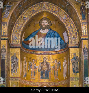 Goldene Mosaik in der Apsis der Kathedrale von Monreale, in der Provinz von Palermo. Sizilien, Süditalien. Stockfoto