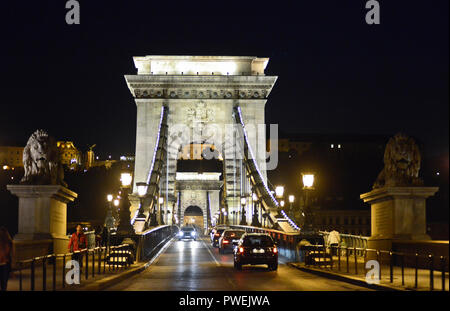 Széchenyi Kettenbrücke bei Nacht, Budapest, Ungarn Stockfoto