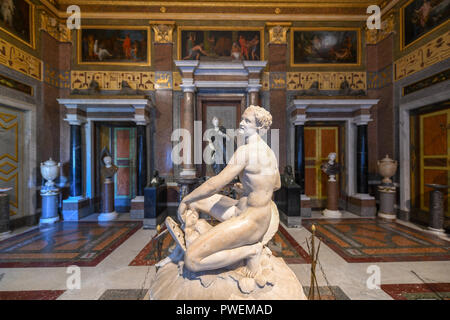 Rom, Italien, 25. März 2018: Marmor Statuen in der Villa Borghese in Rom, Italien. Stockfoto