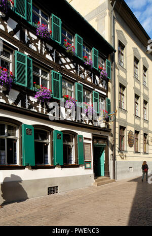 D-Bamberg, Regnitz und Main-Donau-Kanal, Oberfranken, Franken, Bayern, Wirtshaus Zum Schlenkerla in der Altstadt, Brauerei, Fachwerkhaus, grünen Fensterläden, UNESCO Weltkulturerbe Stockfoto