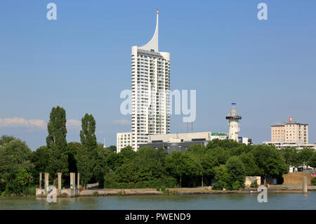 Österreich, A-Wien, Donau, Hauptstadt, Donau City, Neue Donau Hochhaus, Wohnturm, Flusslandschaft, Donau Landschaft, Donau Promenade, Donauufer, cumulus Wolken Stockfoto