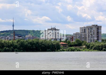 Bulgarien, Nordosten Bulgariens, silistra an der Donau, Dobruja, Dobrudscha, südlichen Dobruja, Stadtblick, Fernsehturm und Wohnblocks, Donau, Donau Landschaft, Fluss Landschaft Stockfoto