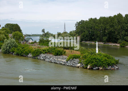 Rumänien, Tulcea County, Dobrudscha, Dobruja, Donaudelta, Biosphärenreservat Donaudelta, River Delta, Estuary, Donau Mund bis zum Schwarzen Meer, Landschaft in der Nähe von crisan am Arm Sulina, Ufer, Fluss Landschaft, Donau Landschaft, UNESCO-Weltkulturerbe, natürliche Sehenswürdigkeit Stockfoto