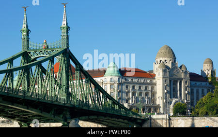 Ungarn, Ungarn, Budapest, Donau, Hauptstadt, Brücke, Donau Brücke zwischen Buda und Pest, Jugendstil, hinter dem Gellert Bad mit Hotel, Thermalbäder, UNESCO Weltkulturerbe Stockfoto