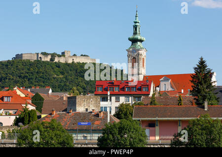 Österreich, Niederösterreich, Hainburg an der Donau, Danube-Auen National Park, Stadtblick, Jakob Kirche, Kirche, katholische Kirche, hinter dem Schloss Heimenburg auf der Burg Ruine Stockfoto