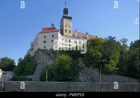 Österreich, Niederösterreich, Bezirk Melk, Persenbeug-Gottsdorf, Donau, Strudengau, Persenbeug Burg auf einem Felsen über der Donau, späten Renaissance Stockfoto