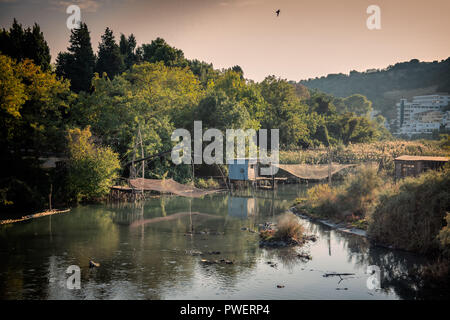 Lokale Netze zu einem Laguna in Ulcinj, Montenegro Stockfoto
