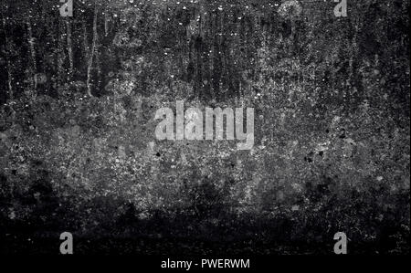 Stück einer Mauer von Schwarz- und Grautönen, auf der Oberfläche von oben, dünne Stämme Ausdehnung nach unten, während die Textur gibt es kleine und grosse sind Stockfoto