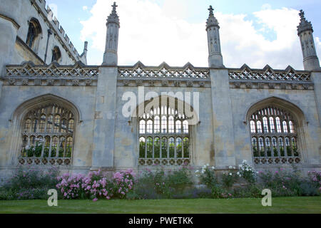 Vor Gericht Bildschirm am King's College Blick nach Westen vom King's Parade, Stadt Cambridge, Cambridgeshire, England Stockfoto