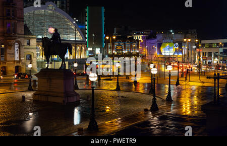 Bahnhof Lime Street, Liverpool, mit Prinz Albert's Statue in siloette. Bild im Oktober 2018 übernommen. Stockfoto