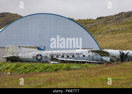 Old Navy Flugzeug in patrekfjordur Westfjorde Island liegen Stockfoto