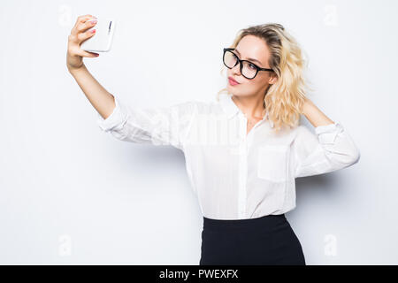 Happy Business woman unter selfie Foto smartphone. Das Geschäftsmodell der Frauen in Tracht. Stockfoto