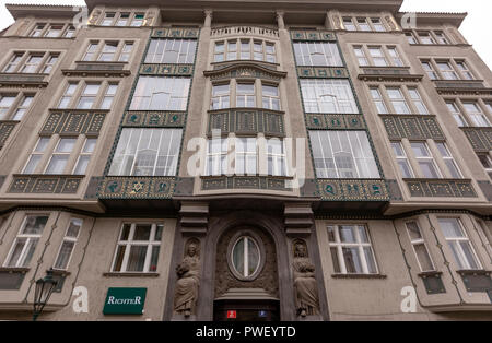 Fassade eines Jugendstilgebäude im Maiselova, Prag, Tschechische Republik. Stockfoto