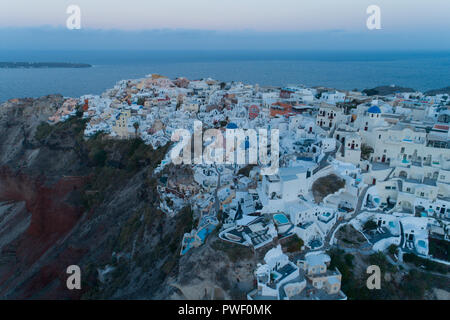 Luftaufnahme der Stadt Oia auf Santorini Griechenland Stockfoto