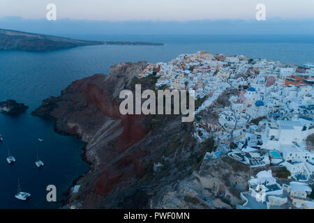 Luftaufnahme der Stadt Oia auf Santorini Griechenland Stockfoto