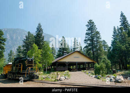 Cascade, Colorado, USA, 30. Juni, 30. 2018: Bahnhof Cascade an der Schmalspurbahn von Durango nach Silverton neben den Rier Animas Stockfoto