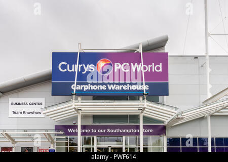 Fassade eines Currys PC World store in Southampton, England, Großbritannien Stockfoto
