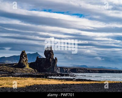 Schöne Küstenlinie bei djúpalónssandur im Osten von Island Stockfoto