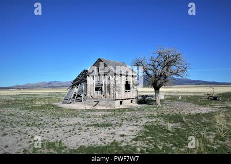 Verlassenes Haus in der dürre Gegend von Utah Stockfoto