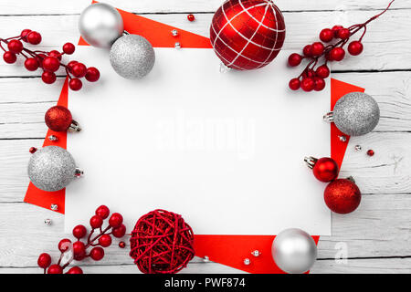 Red christmas frame mit Kugeln. Neues Jahr Karte Stockfoto