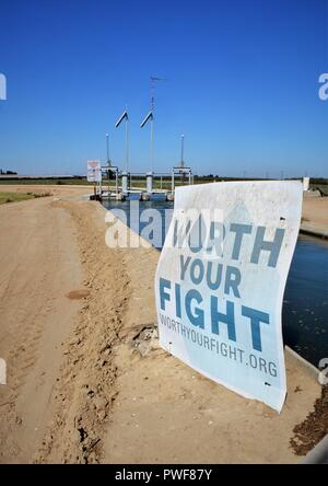 Kalifornien Wasser zu Dürre Bereichen wegen der globalen Erwärmung bewegt Stockfoto