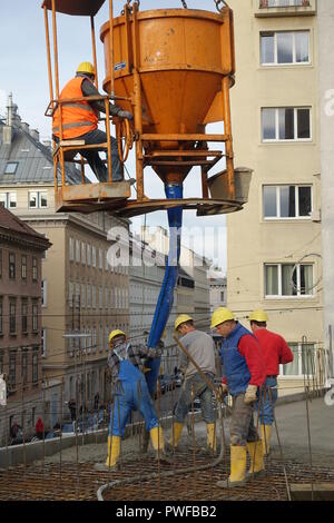 Wien, Experimentierfeld des Wohnbaus Beatrixgasse 11, Betonieren Einer Geschoßdecke Stockfoto