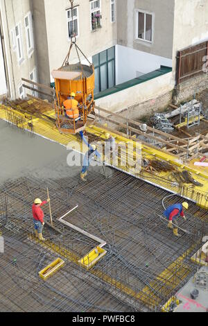 Wien, Experimentierfeld des Wohnbaus Beatrixgasse 11, Betonieren Einer Geschoßdecke Stockfoto