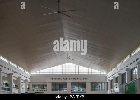 Malaga, Spanien - 25. Juni 2017: Der Pablo Ruiz Picasso Terminal am Flughafen Malaga, Malaga, Spanien, Europa Stockfoto