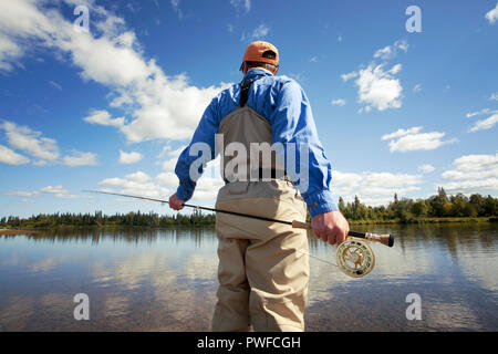 Süßwasser Fliegenfischen auf Forellen und Lachs. Stockfoto