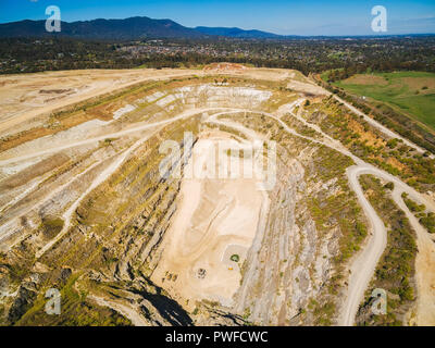 Luftaufnahme von decommisioned Kalkstein Mine in Melbourne, Australien Stockfoto