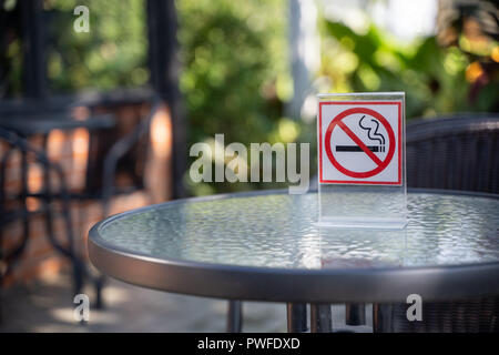 Bitte Stop Smoking Konzept No smoking sign im Coffee Shop kostenlos Raucherbereich gehen Stockfoto